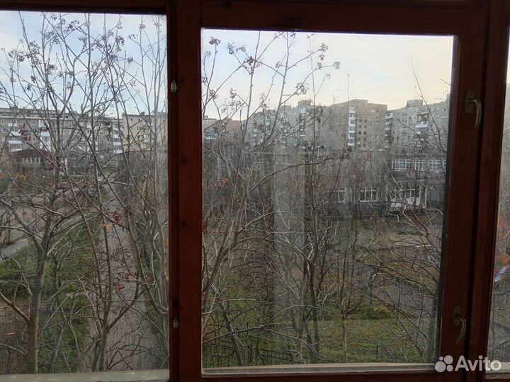 Старые оконные рамы