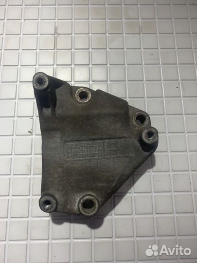 Кронштейн компрессора кондиционера Z16XEP