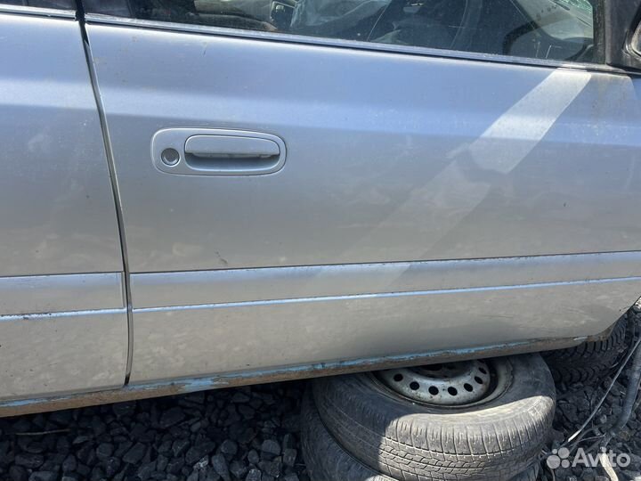 Дверь передняя правая Toyota Carina ST215
