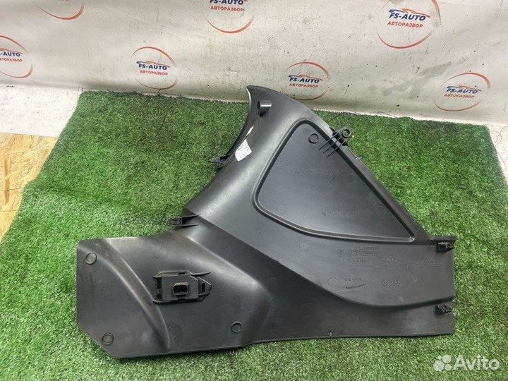 Накладка на торпедо передняя правая Ford Kuga 2