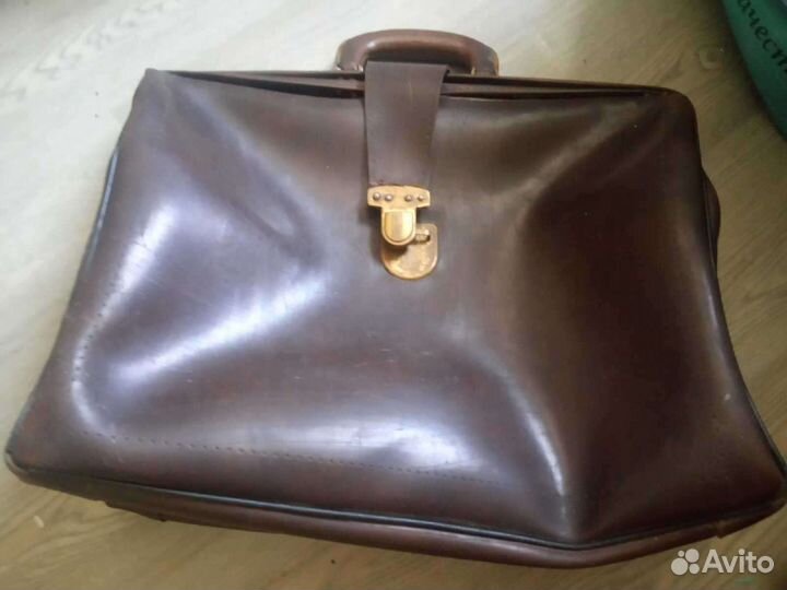 Старинная саквояж