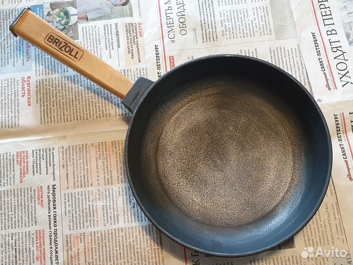 Новая чугунная сковорода 
