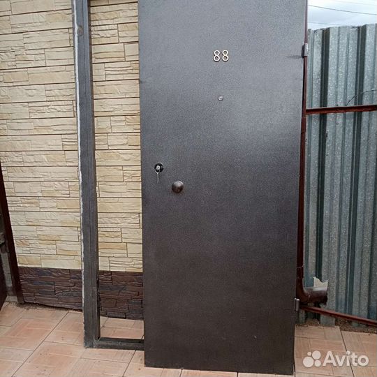 Входная металлическая дверь
