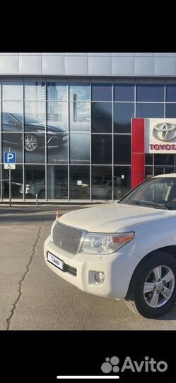 Продам решетку радиатора на Тойота Лк 200