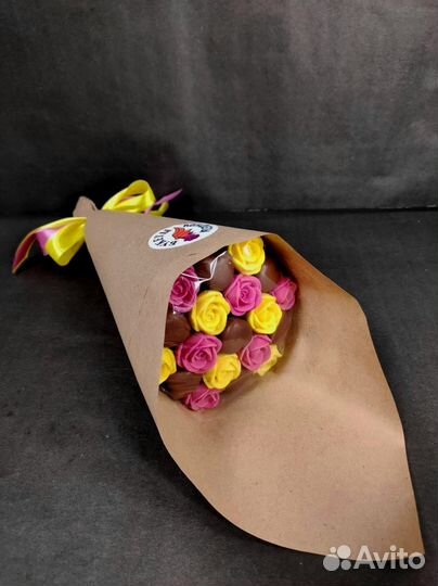 Шоколадные Розы и Сердца - 19 шт в Букете