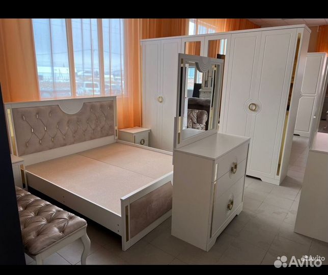 Спальный гарнитур