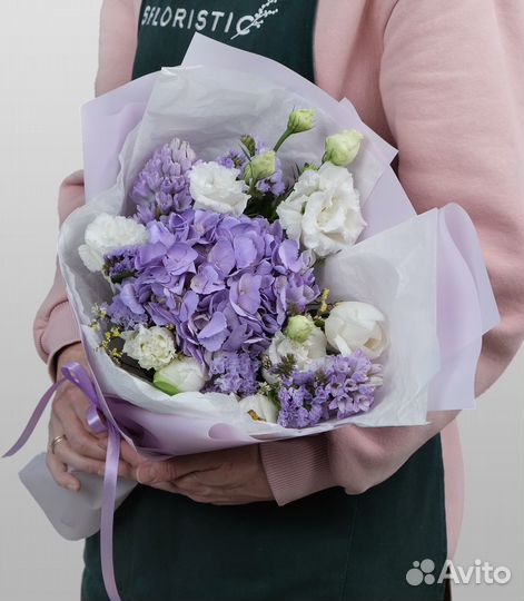 Букет из гортензии и тюльпанов «Обаятельной»