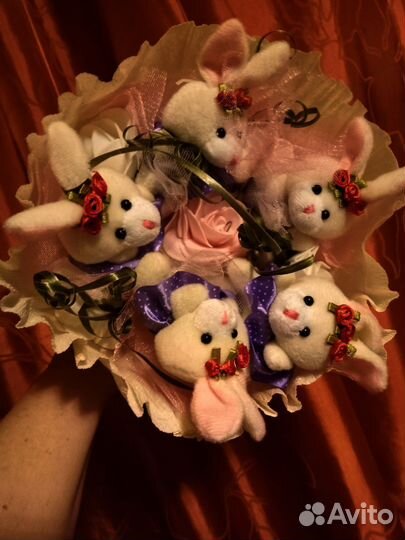 Букет из мягких игрушек,зайчики