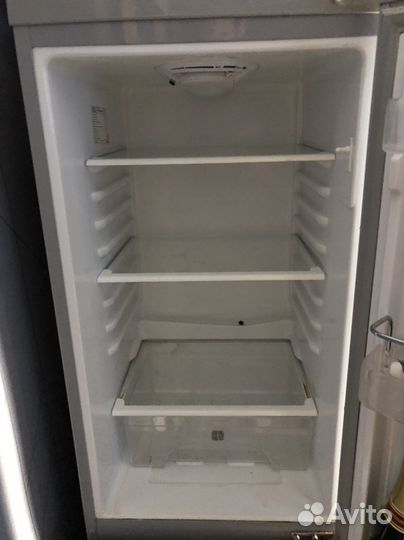 Холодильник Samsung