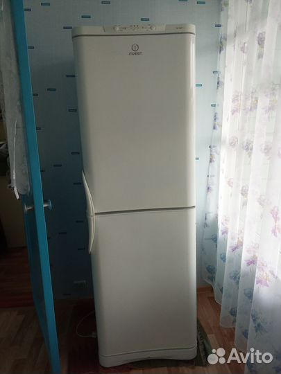Холодильник indesit