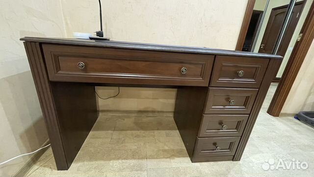Письменный стол