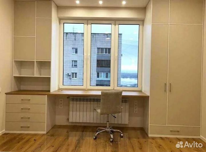 Рабочая зона в углу у окна