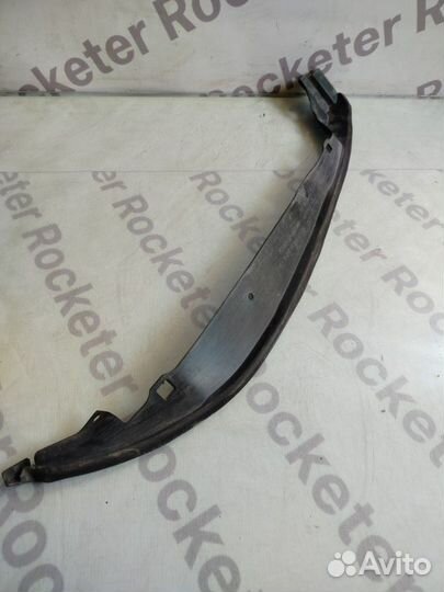 Пыльник двери левый Nissan Fuga 2006