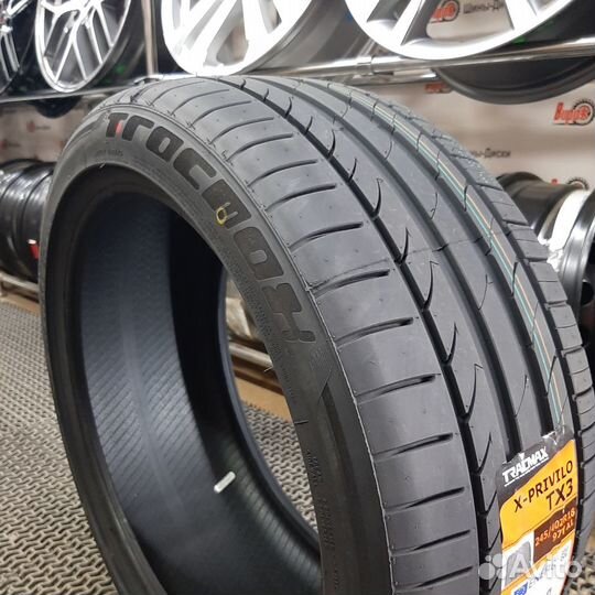 Tracmax X-Privilo TX3 245/40 R18 97Y