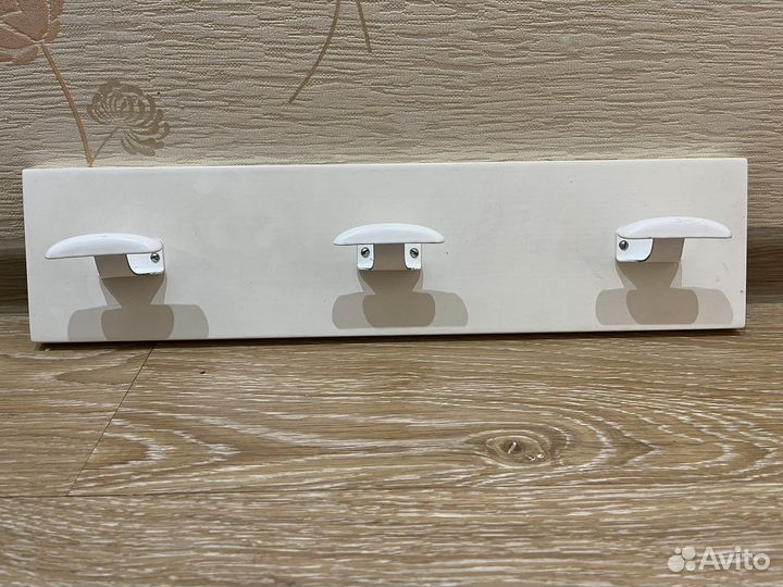 Вешалка для одежды настенная