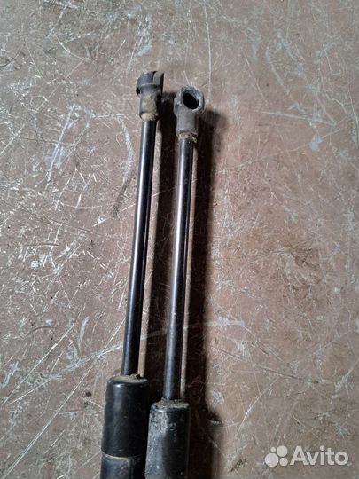 Амортизатор багажника Volvo S80