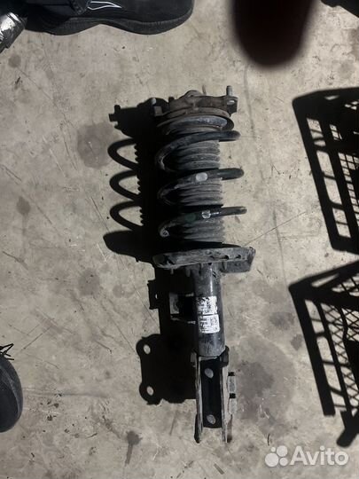 Стойка передняя левая kia optima 4 в сборе