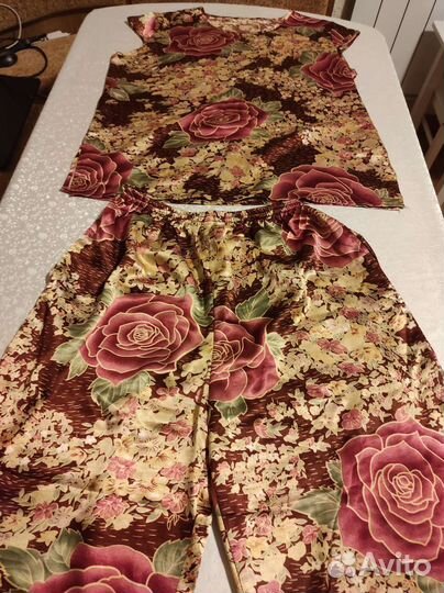 Халаты, пижамы женские