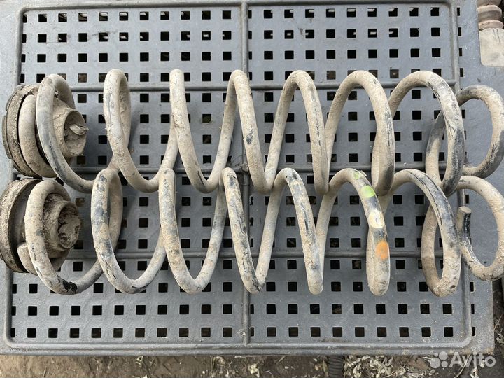 Volkswagen Polo 5 задние пружины