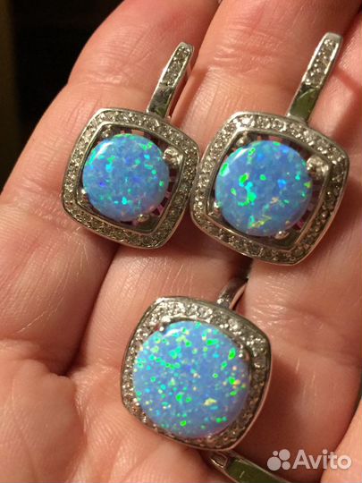 Серьги и кольцо с опалом очень яркие