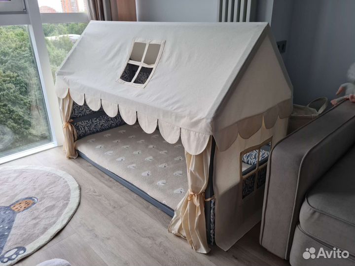Детская кроватка домик