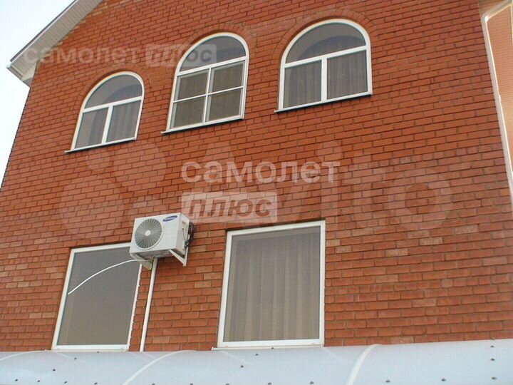 Дом 308,7 м² на участке 5,5 сот.