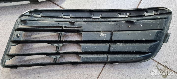 Volkswagen Jetta 5 решётка в бампер