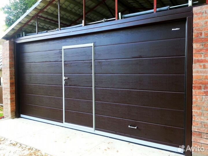 Секционные ворота alutech с калиткой купить