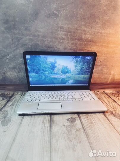 Ноутбук Sony Vaio бeлый / Radеоn HD 6650m / 240gb