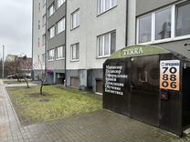 предложение обмена. предложения обмена стиме. парень засмотрелся на девушку. стороне и предлагает новую. парень оборачивается.