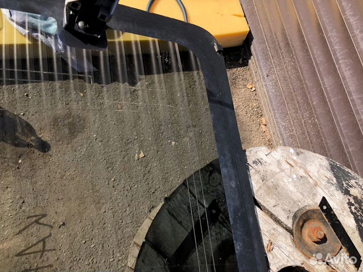 Стекло заднее правое (Форточка) Pajero 3