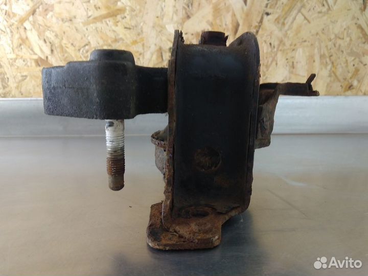 Опора двигателя правая Faw Vita