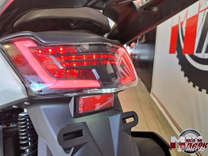 Скутер Vento MAX 200