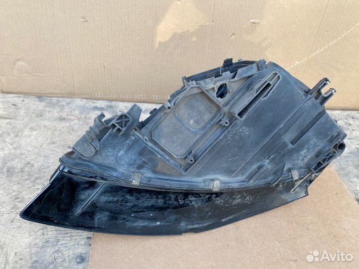 Фара ксеноновая передняя правая Audi A4 B8