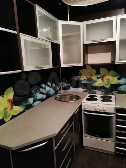 2-к. квартира, 43 м², 1/9 эт.