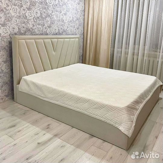 Белая кровать