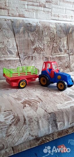 Трактор с прицепом
