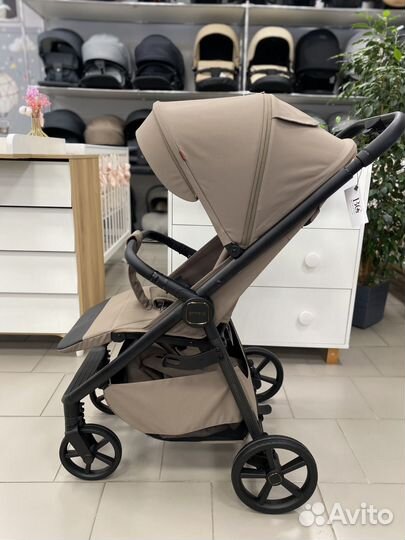 Прогулочная коляска Carrello Bravo carbon
