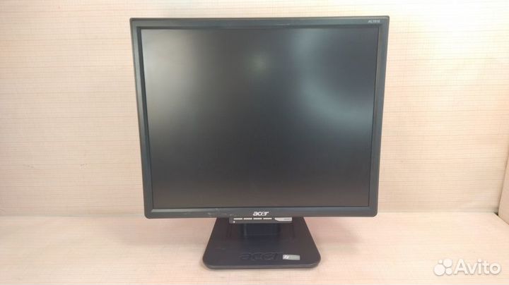 Монитор б/у 19