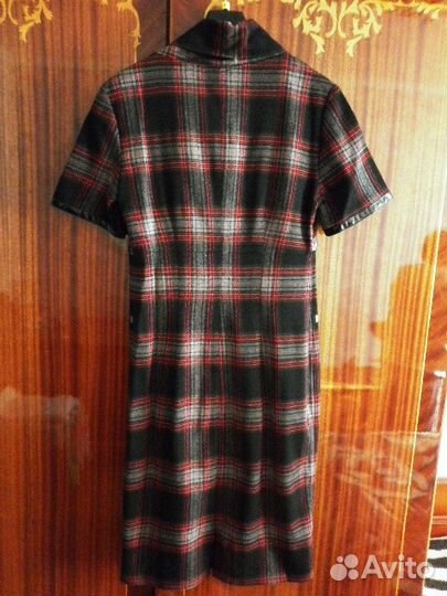 Новое шерстяное платье футляр стильное элегантное