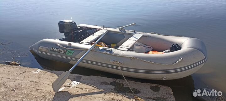 Лодка с мотором