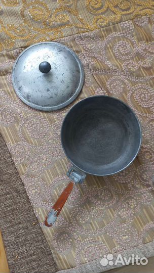 Сковорода с крышкой и чаплей