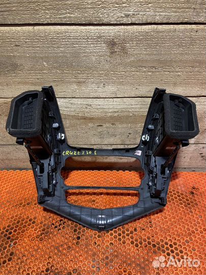 Рамка магнитолы Chevrolet Cruze