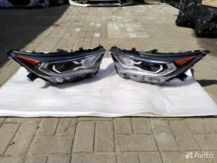 Фары комплект toyota RAV 4 2020 г.в