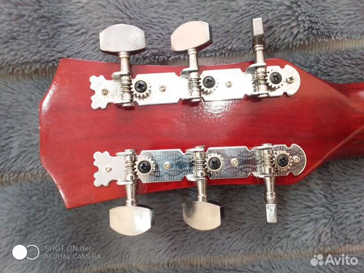 Акустическая гитара