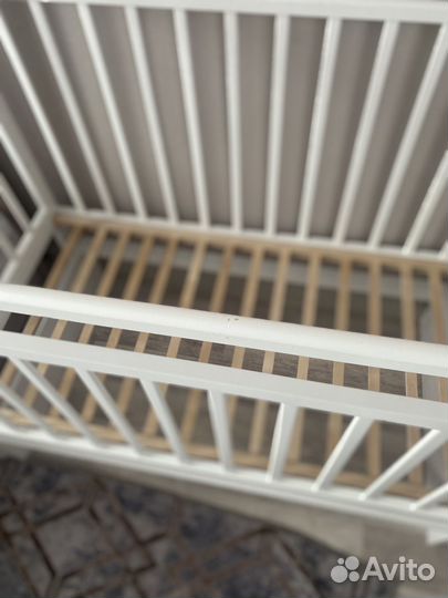 Детская кроватка с поперечным маятником