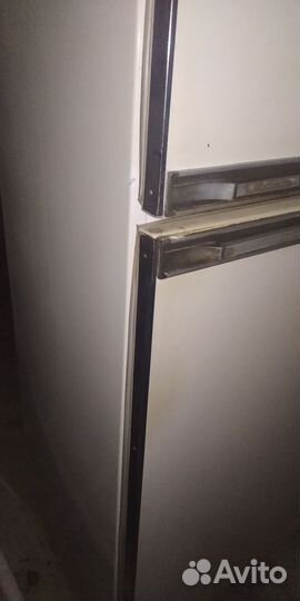 Холодильник 2х камерный