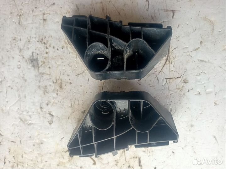 Кронштейн бампера заднего правый левый Toyota Coro