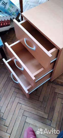 2 одинаковые тумбочки. С 3 ящиками