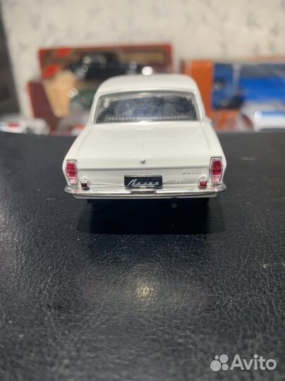 Модель автомобиля Волга 2401 1:43
